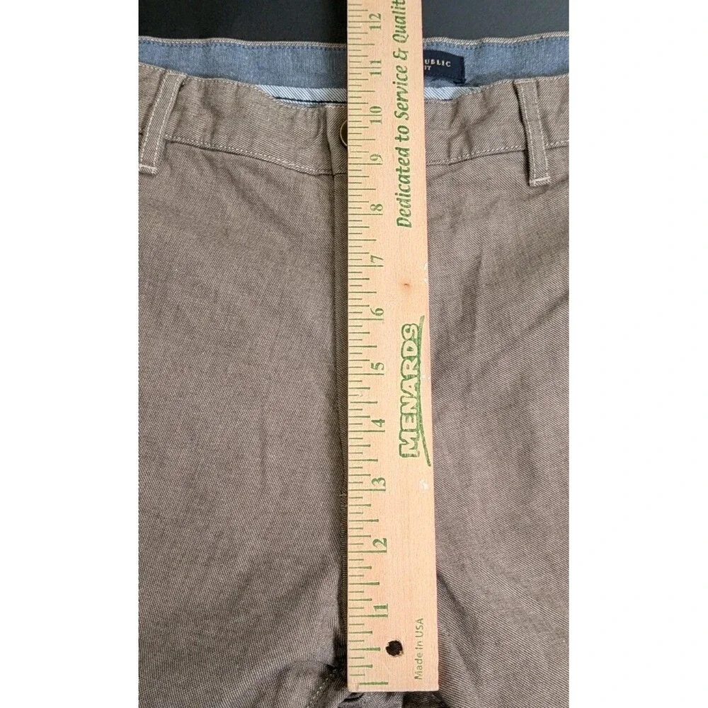 Banana Republic Straight Fit Shark Brown Traveler Pants 32/34
